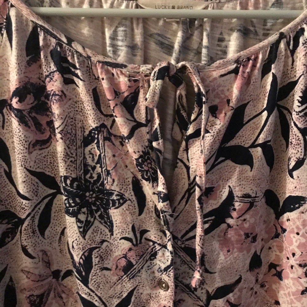 Women’s Lucky Brand top, size medium - Picture 3 of 5